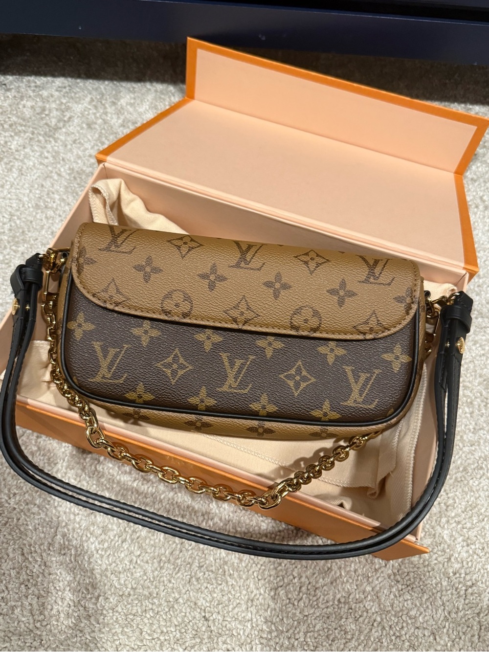 Louis Vuitton Ivy wallet on chain reverse monogram